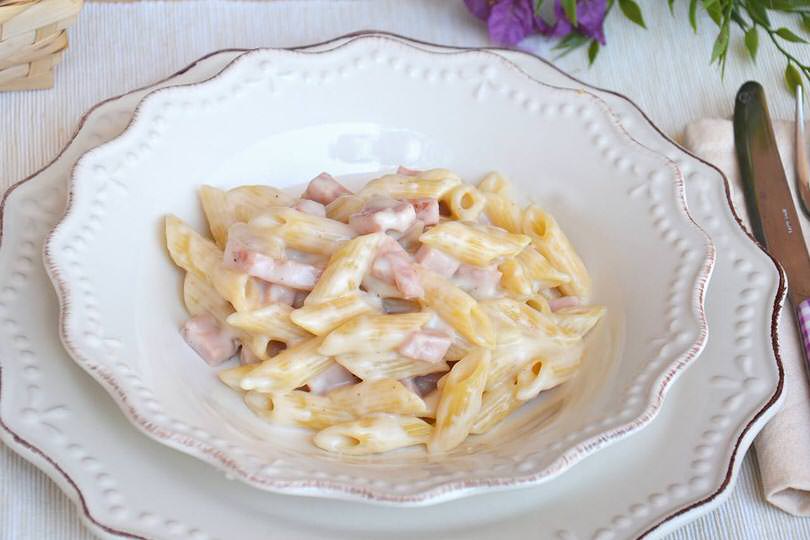 Pasta panna e prosciutto - Ricetta di Misya