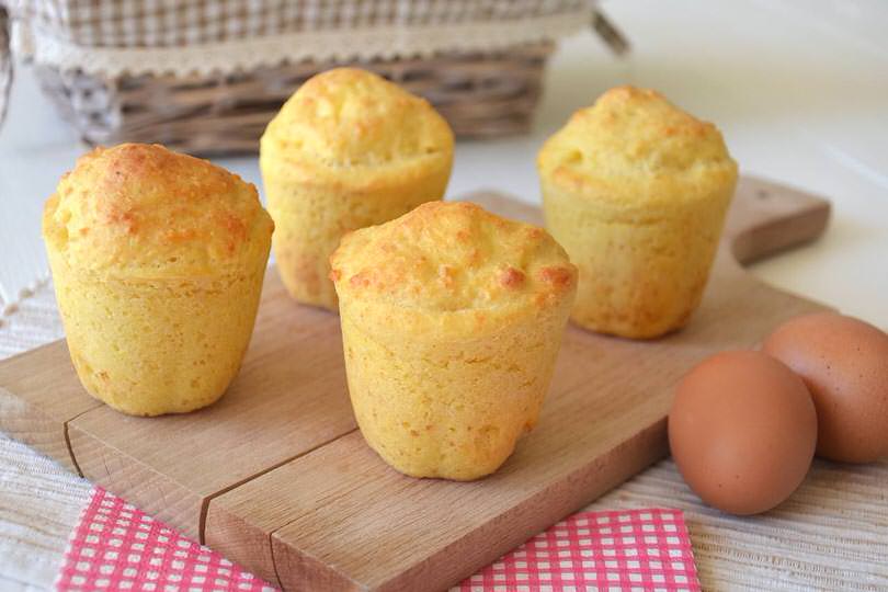 Muffin salati con uovo