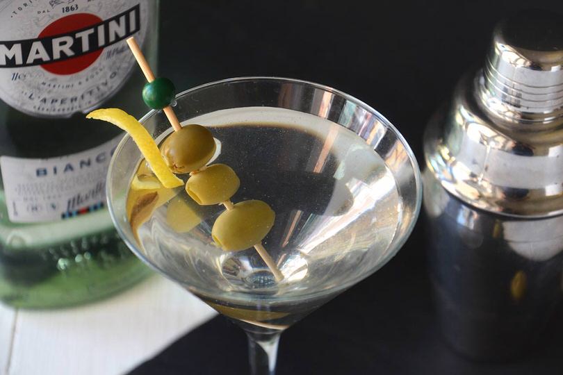 Con bianco cocktails martini ▷ CÓCTELES