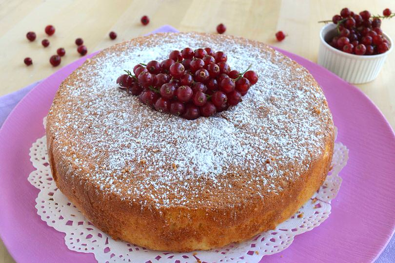 Torta al latte caldo - Ricetta classica e gustosa