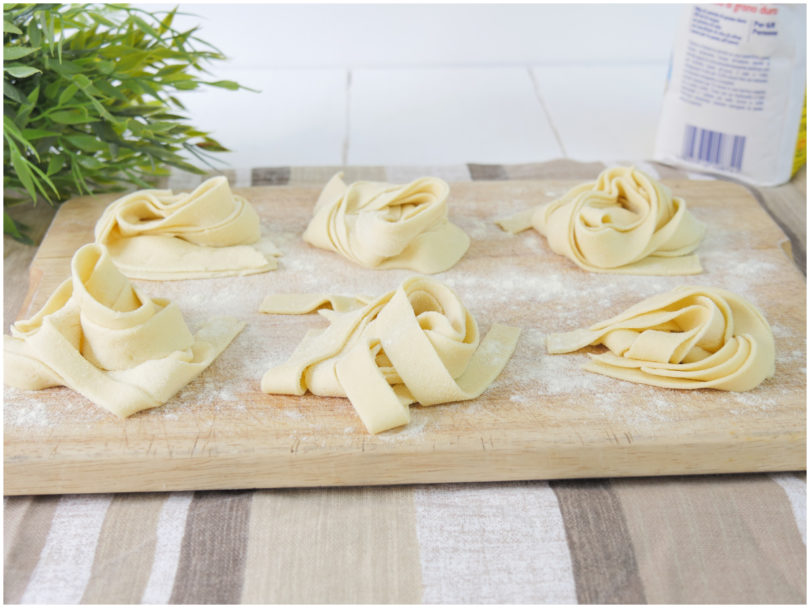 TAGLIATELLE ACQUA e FARINA ricetta PASTA fatta in casa