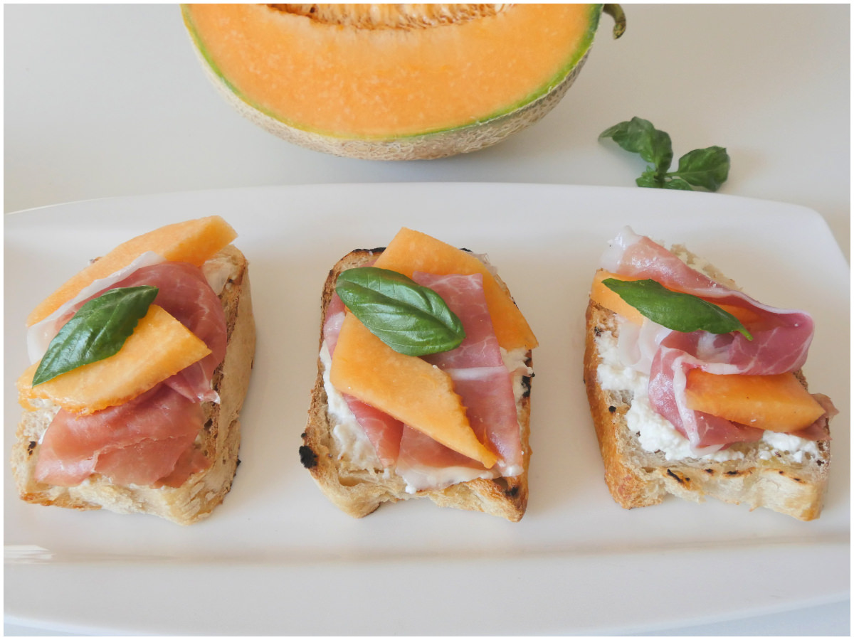 Bruschette prosciutto e melone - Ricetta di Misya