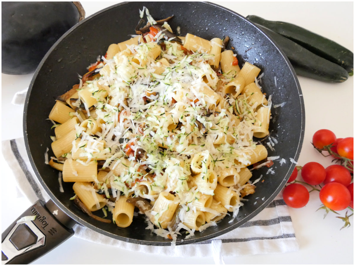 » Pasta con melanzane e zucchine - Ricetta Pasta con ...
