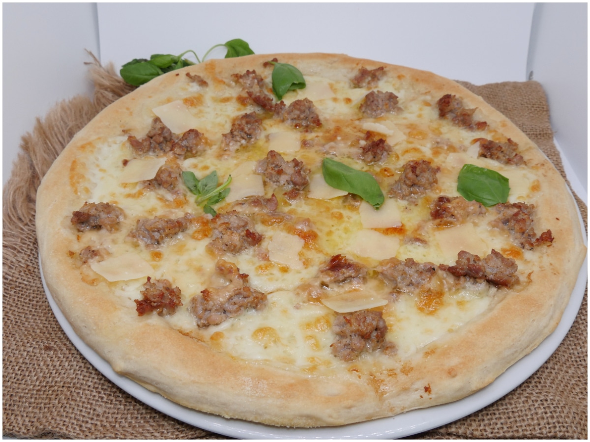 Pizza Bianca Con Salsicce Ricetta Di Misya