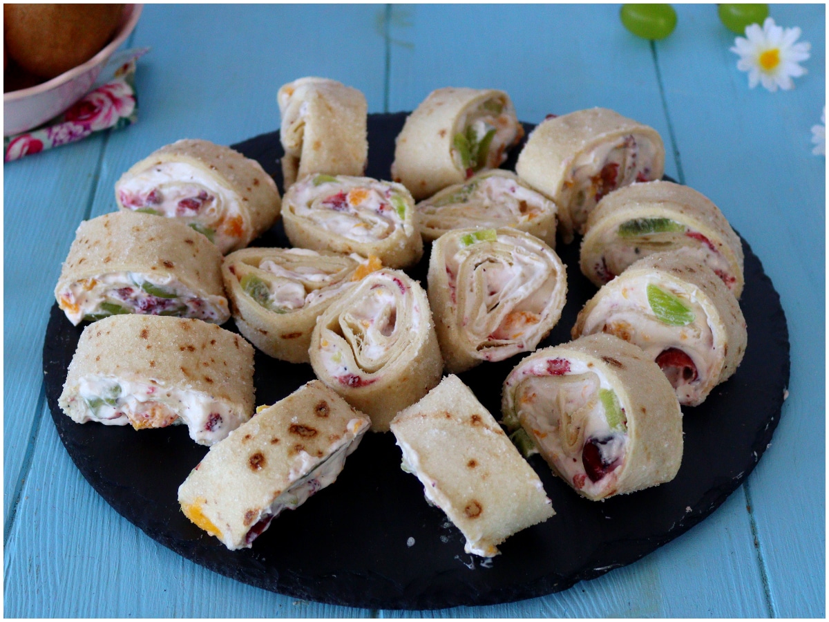 Cheesecake fruit salad roll