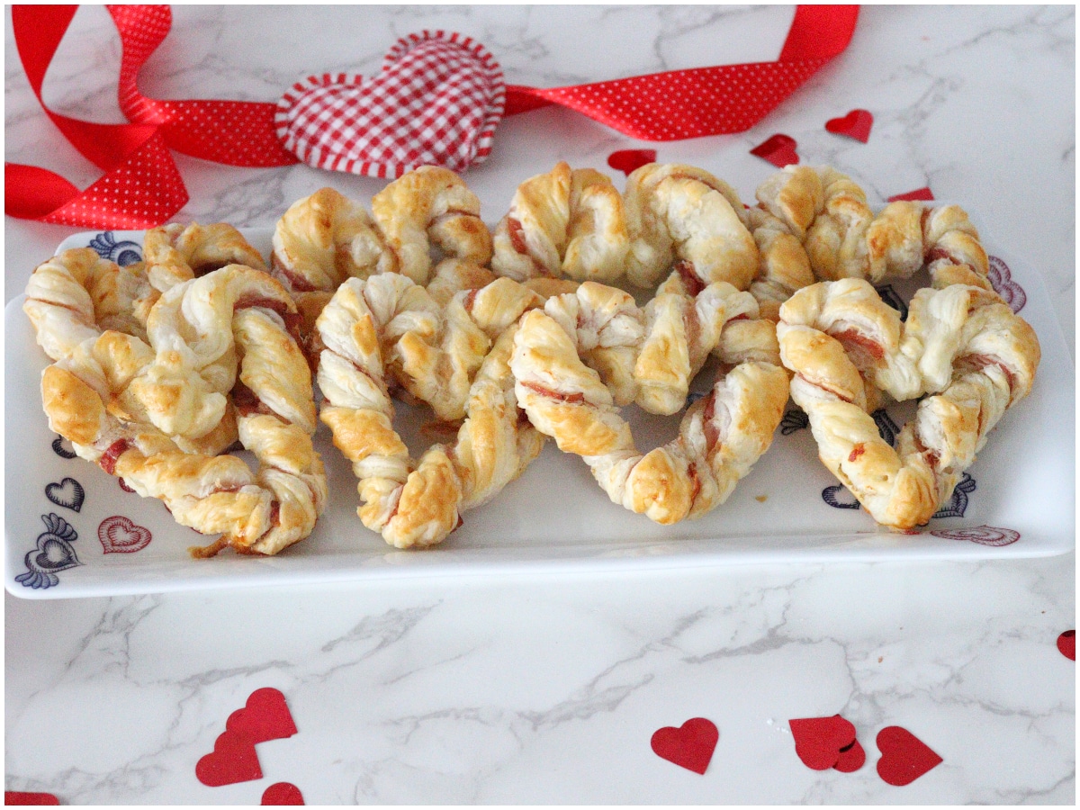 Cuori intrecciati di pasta sfoglia