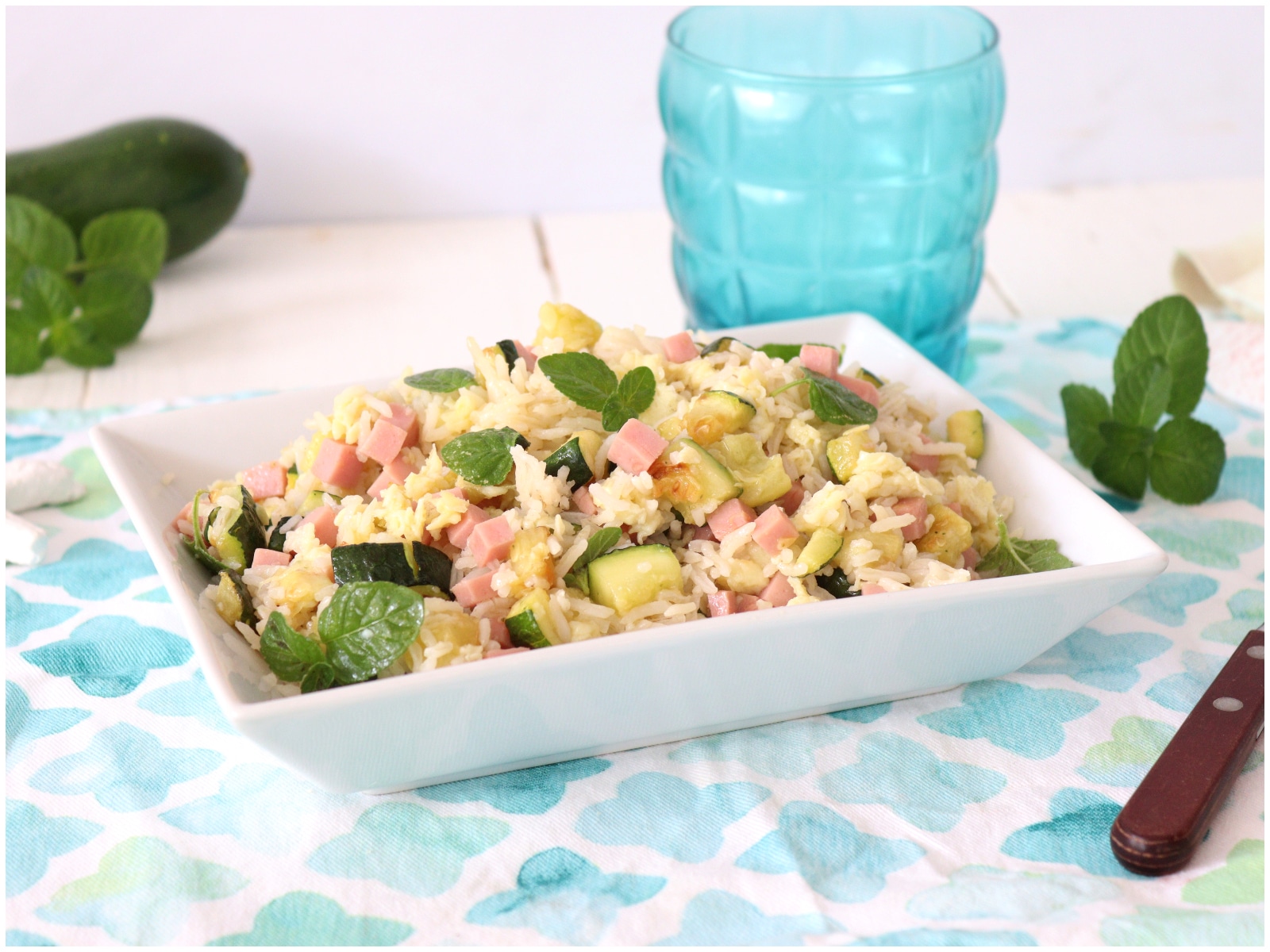 Rice salad with egg, zucchini and ham