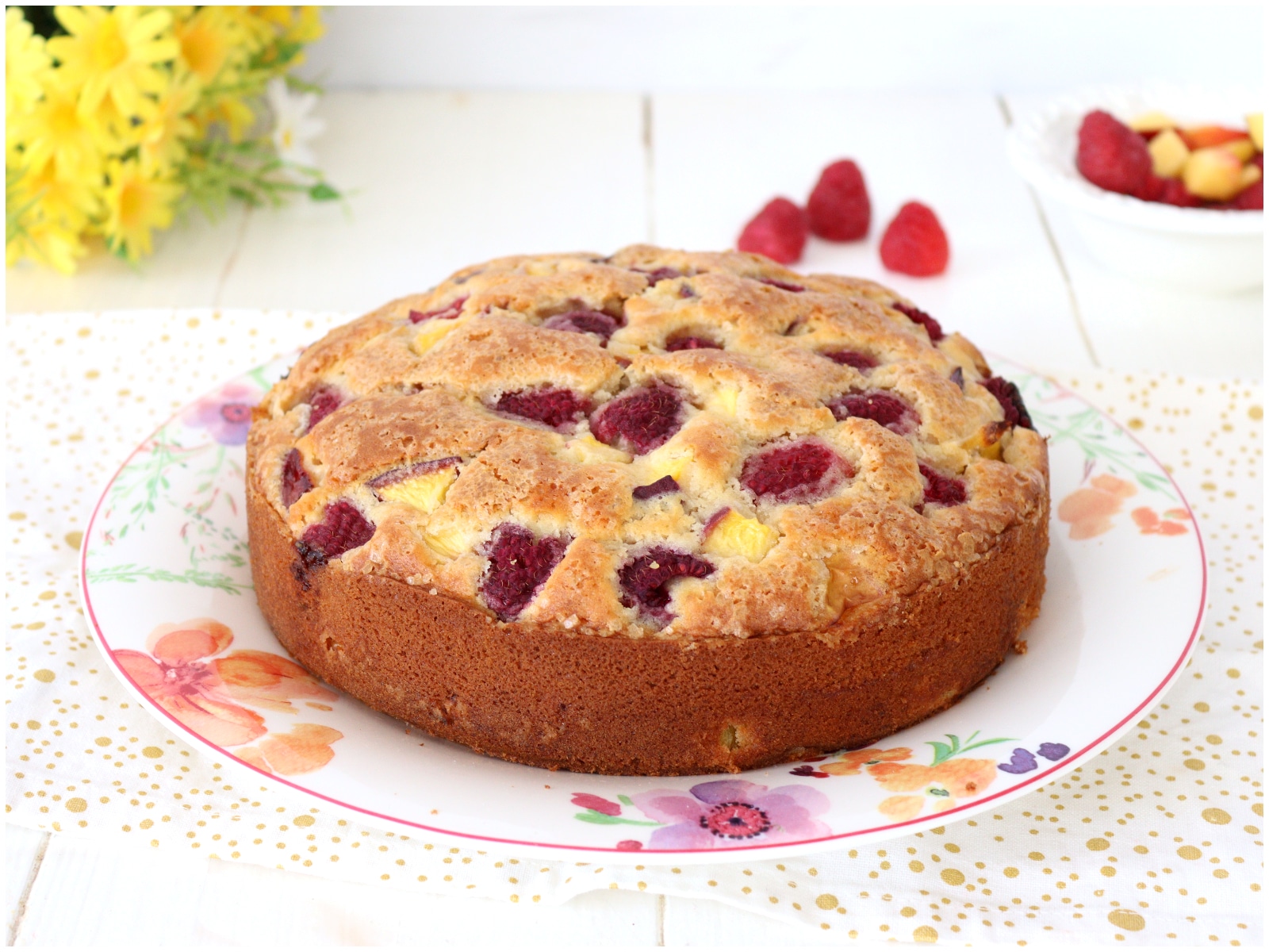 Torta pesche e lamponi