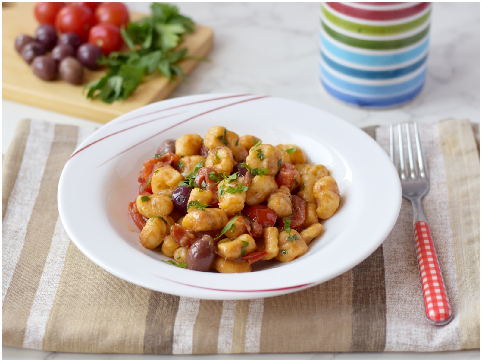 Gnocchi con acciughe e olive