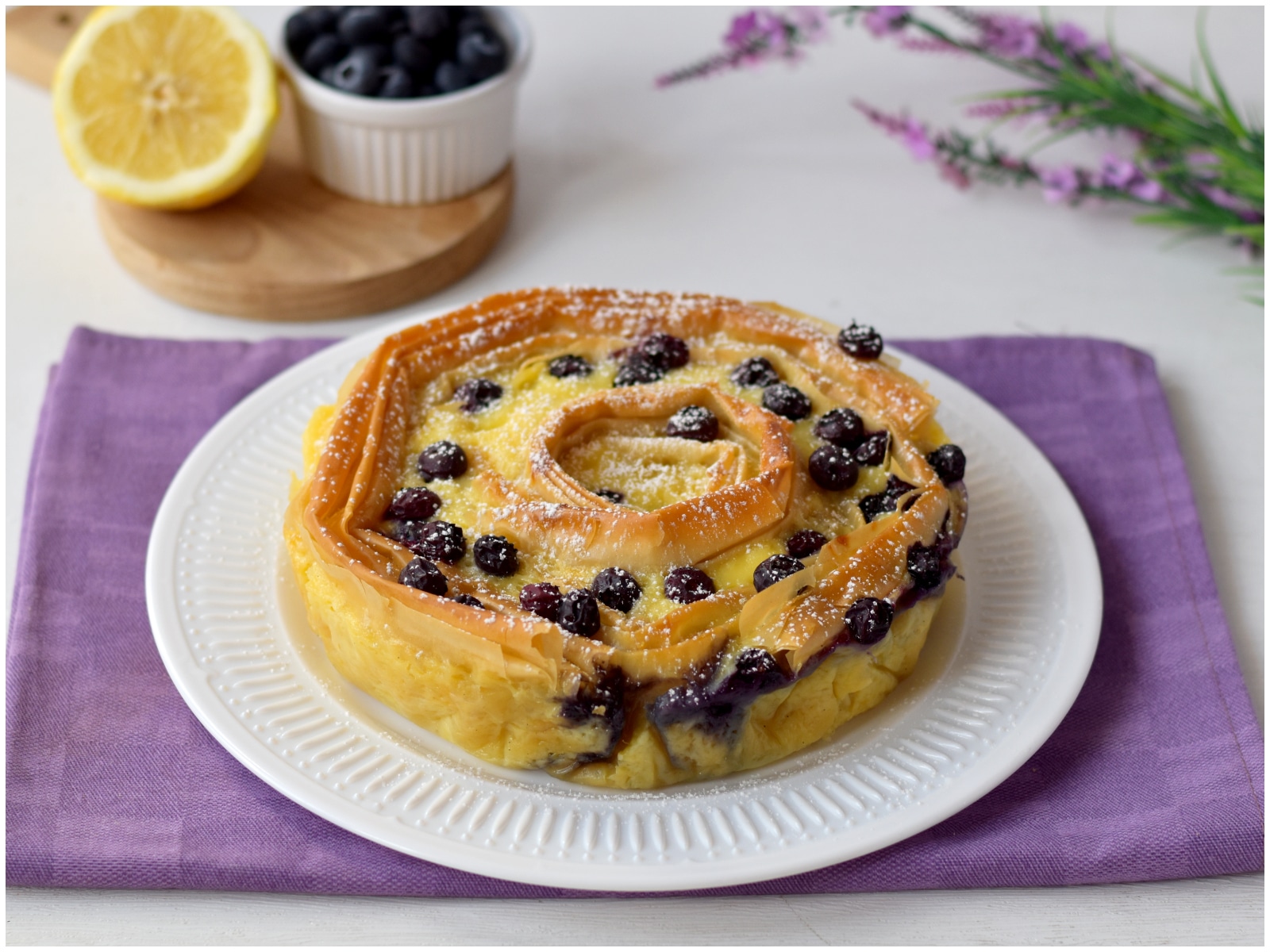 Torta limone e mirtilli