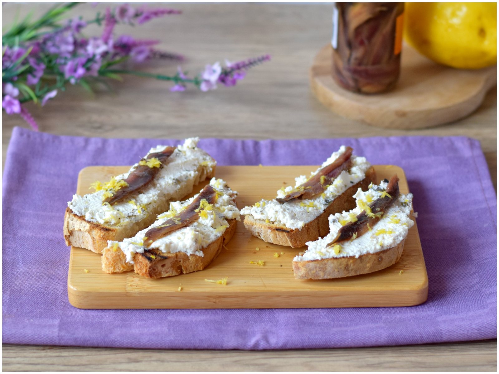 Bruschette alici e ricotta