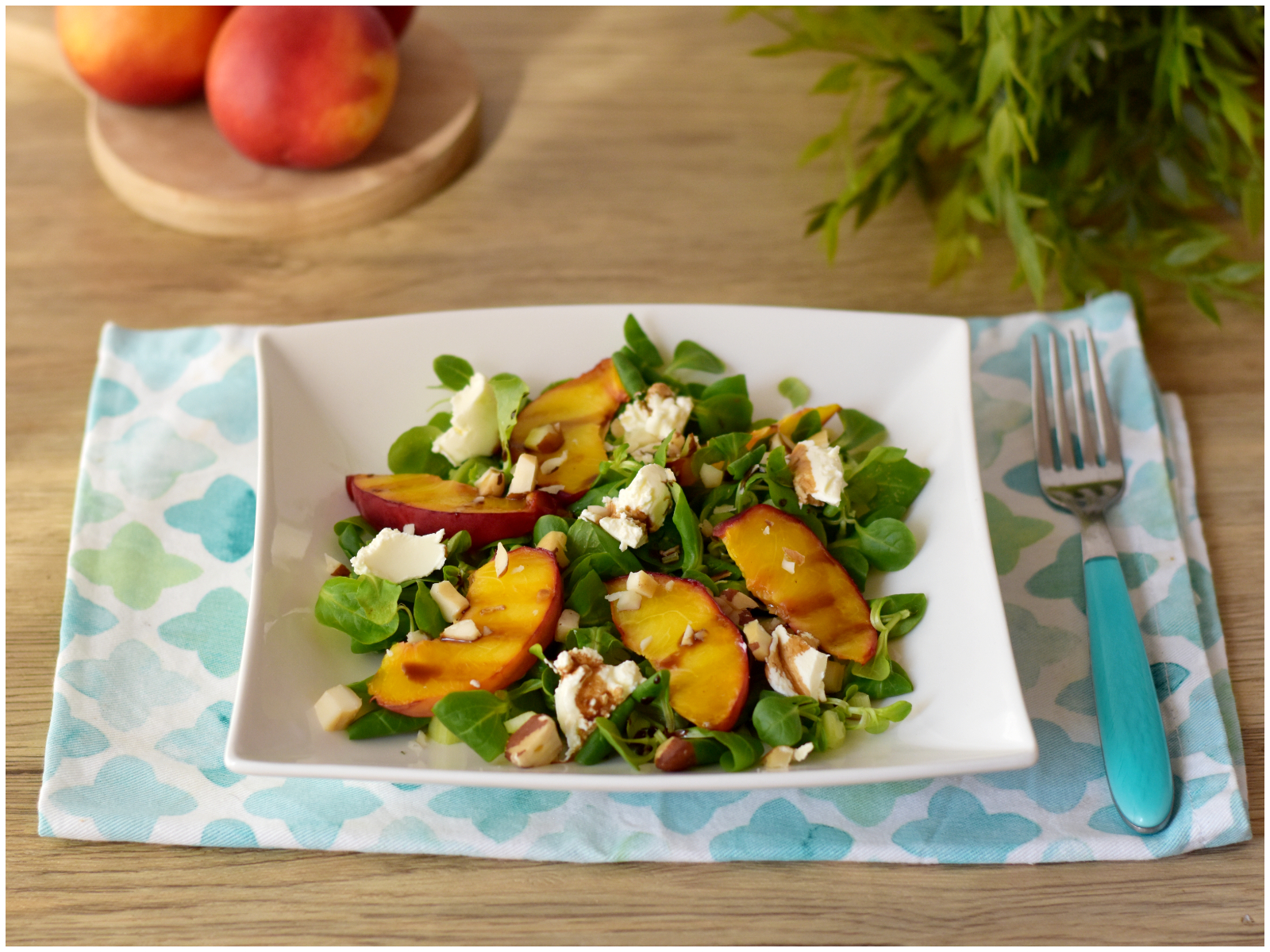 Insalata di pesche grigliate